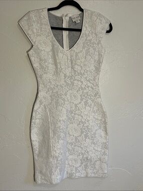 halter neck tulle dress Halter Neck Applique Tulle Wedding Dress adorned with A-Line